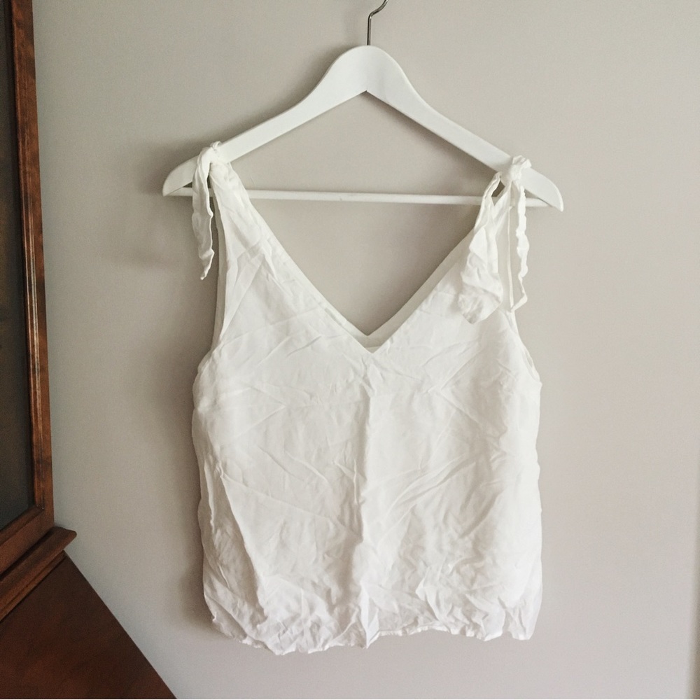 • SOLD • 🍂3/$25🍂 H&M Bow shoulder tie tank
